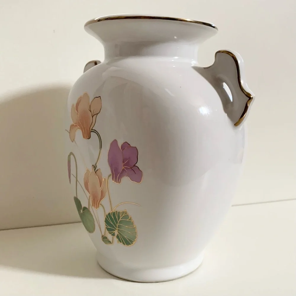 Vintage gold trim floral handle vase - Picture 15 of 17